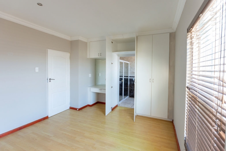 5 Bedroom Property for Sale in Mykonos Western Cape